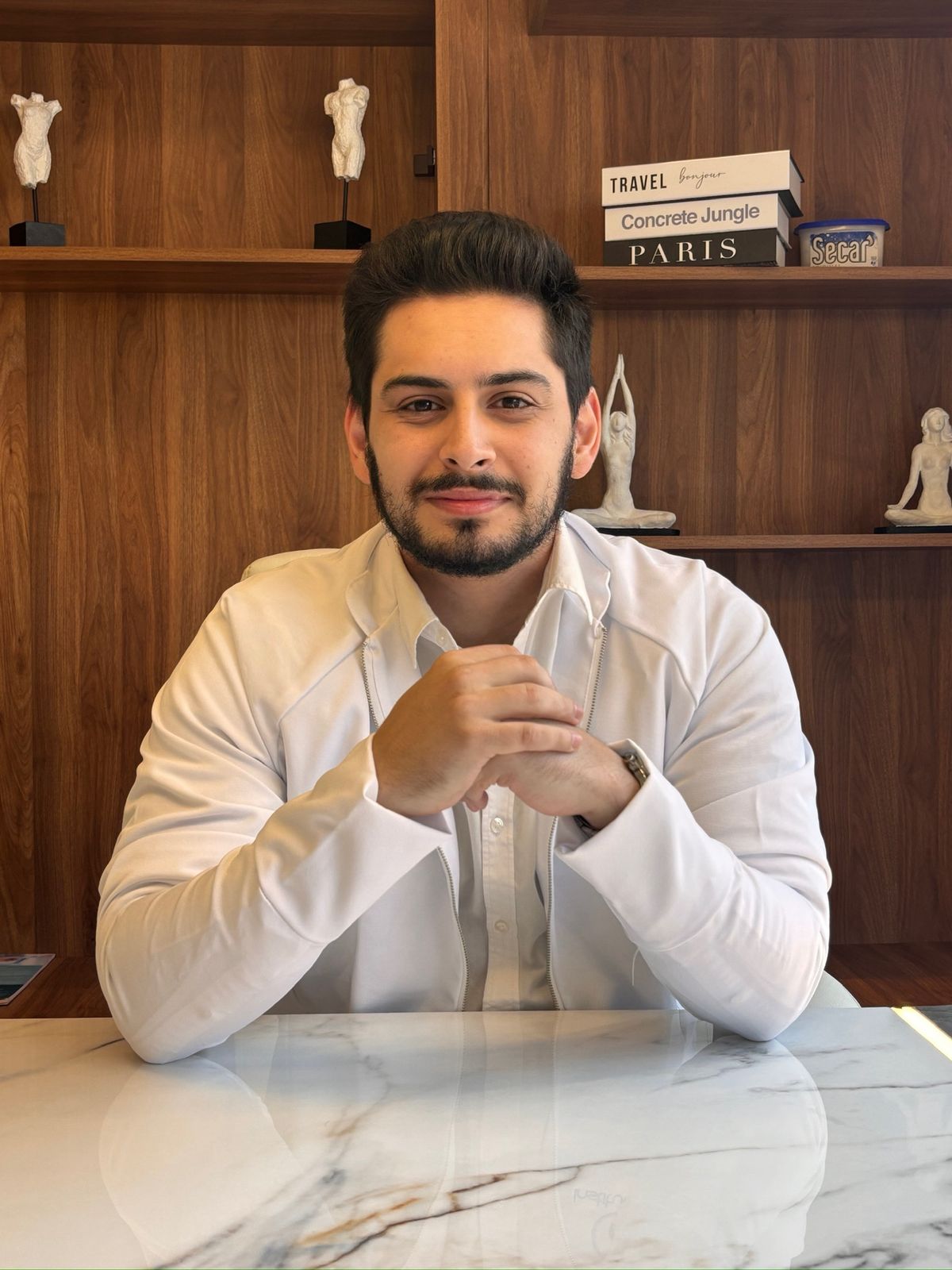 Dr. Lopez em retrato profissional representando a construção do Método Esculpindo Faces